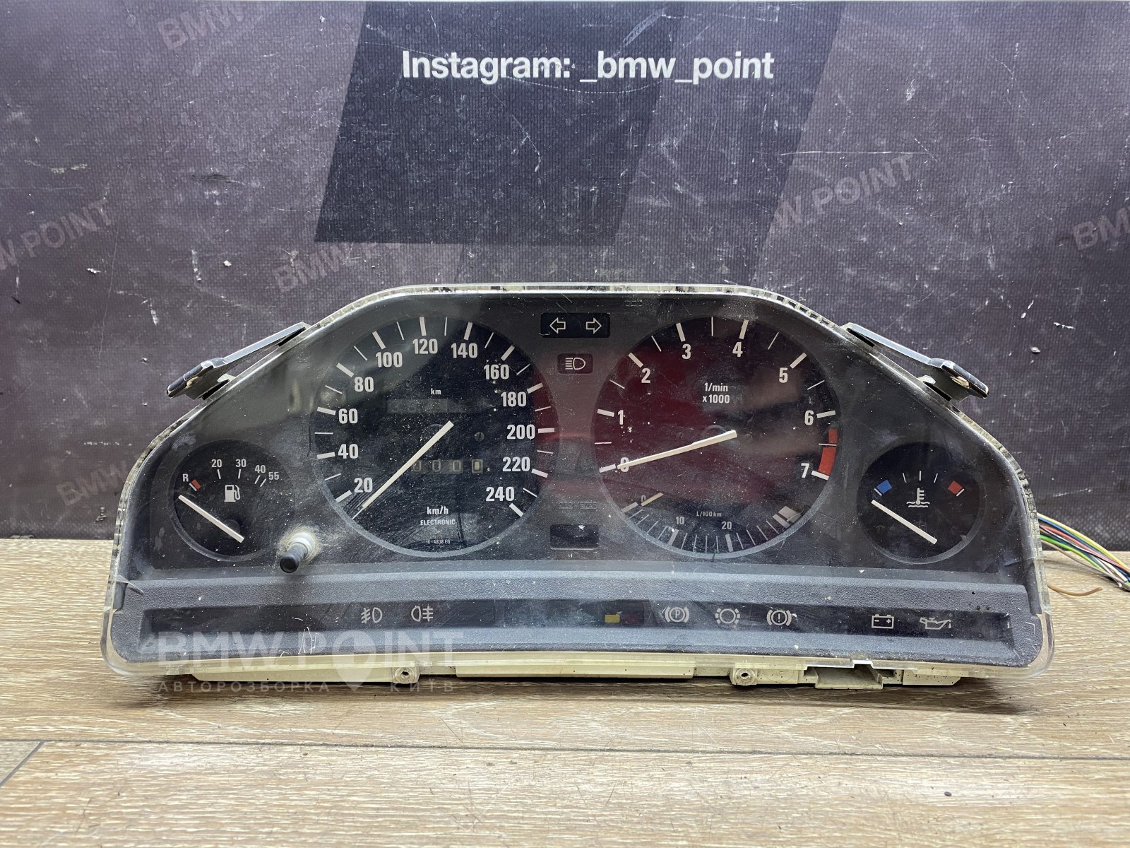 Панель приладів BMW E30 (МКПП) Motometer 